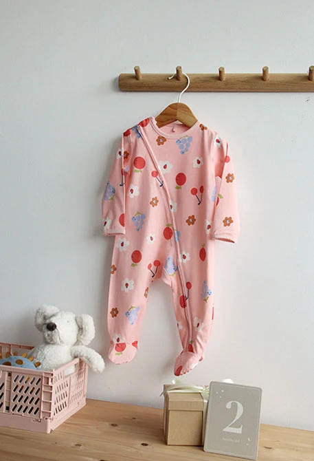 Macacão de malha para bebé menina com estampado de flores