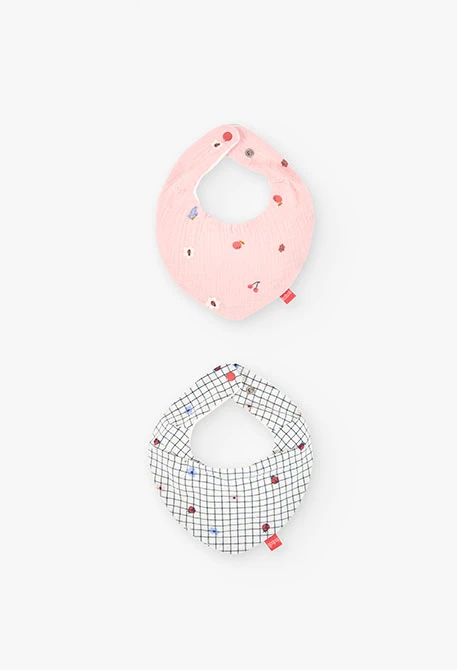 2-pack of knitted bibs for baby in pink and white with checkered pattern