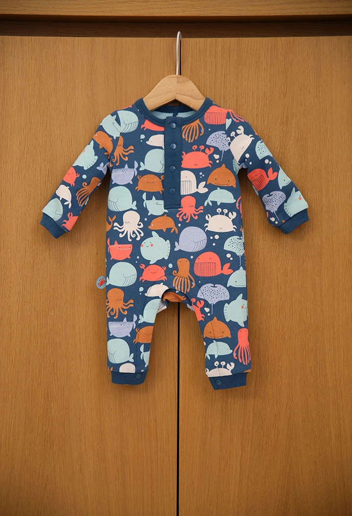 Macacão de tricô para bebé menino em azul com estampado