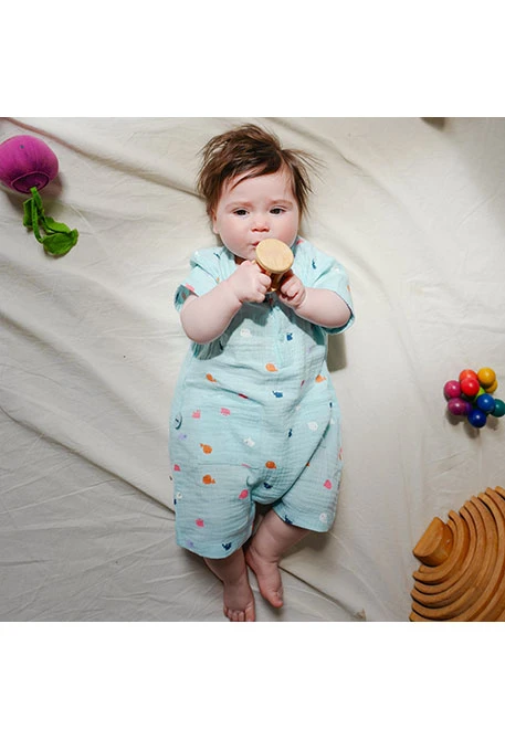Flat knitted baby boys' romper suit in light blue with printed pattern