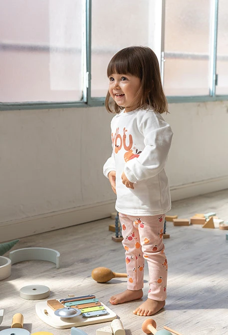 Weißes Strickset für Babys