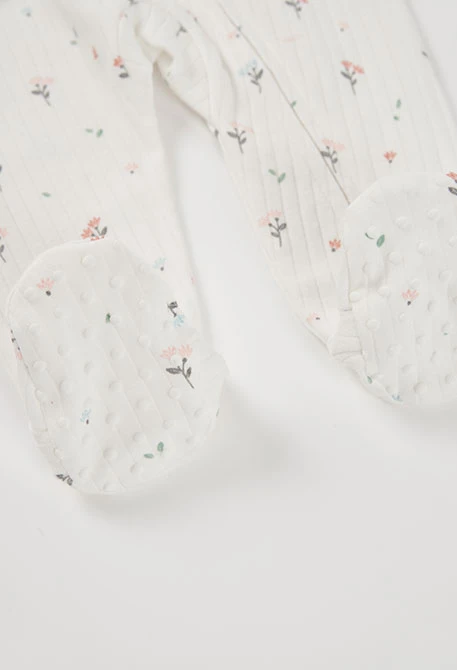 Pelele bebé crudo estampado flores con volantes