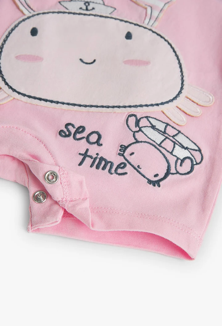 Grenouillère tricotée en rose pour bébé