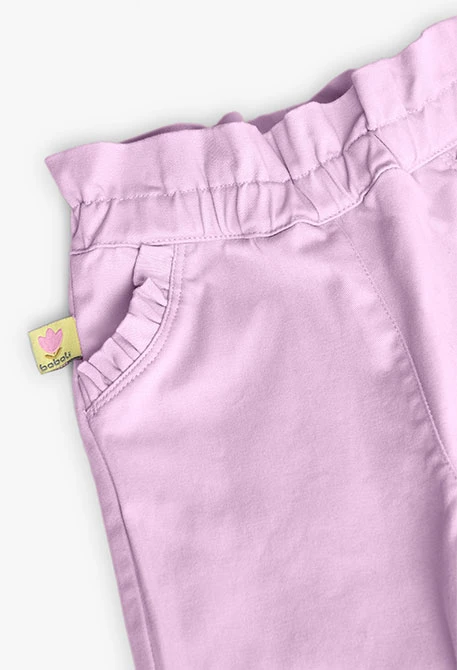 Ensemble en maille pour bébé fille en blanc et rose avec motif.