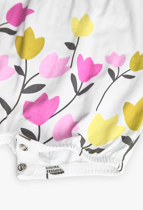 Macacão de malha para bebé menina com estampado de flores em branco