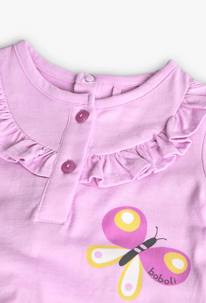 Pelele in maglia per neonata di colore rosa con stampa di farfalle e fiori.