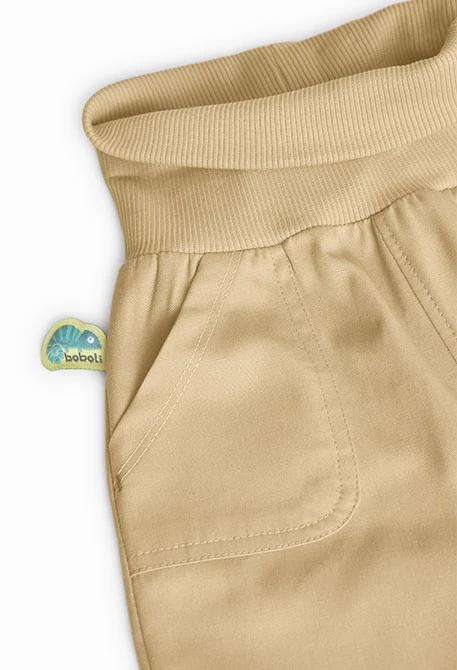 Completo lavorato a maglia per bambino in colore bianco con stampa di ippopotamo.