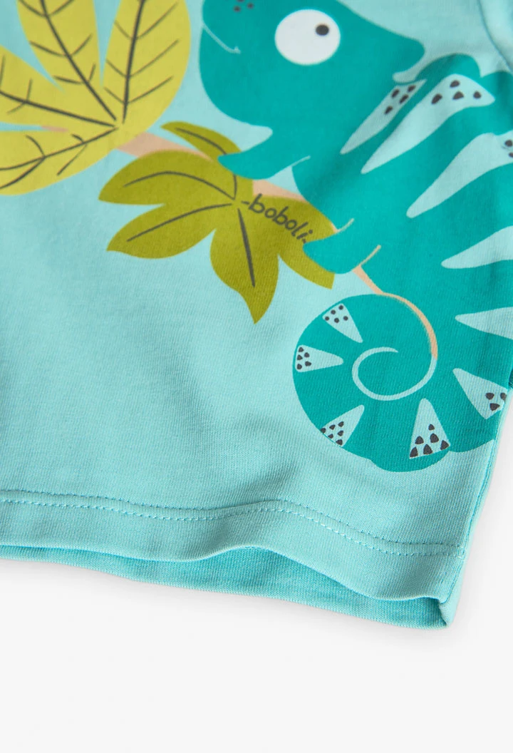 Completo di t-shirt e pantaloncini in maglia per bambino neonato di colore verde.