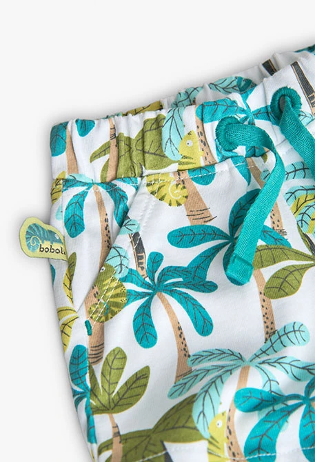 Completo di t-shirt e pantaloncini in maglia per bambino neonato di colore verde.