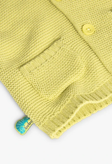 Veste en tricot pour bébé garçon de couleur verte.