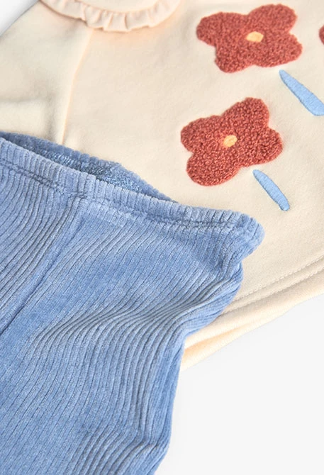 Ensemble bébé en tricot écru avec fleurs