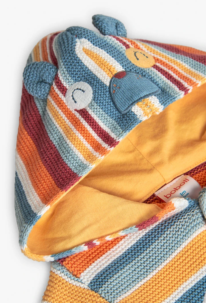Veste en tricot pour bébé de couleur jaune avec un motif à rayures.