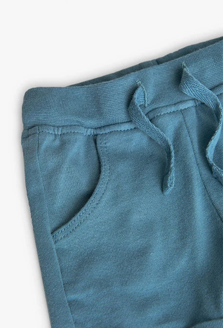 Completo di maglietta e pantaloni in maglia per neonato di colore bianco con stampa.