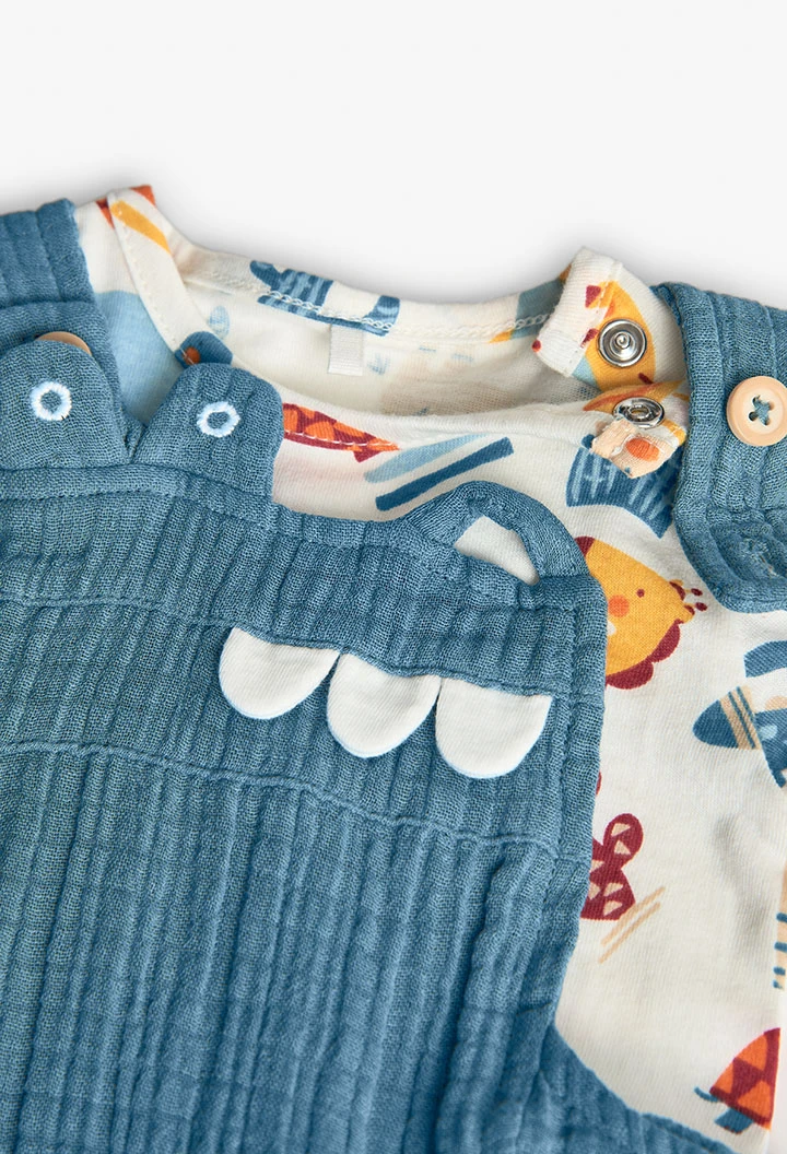 Conjunto de t-shirt e jardineiras para bebé com estampado variado