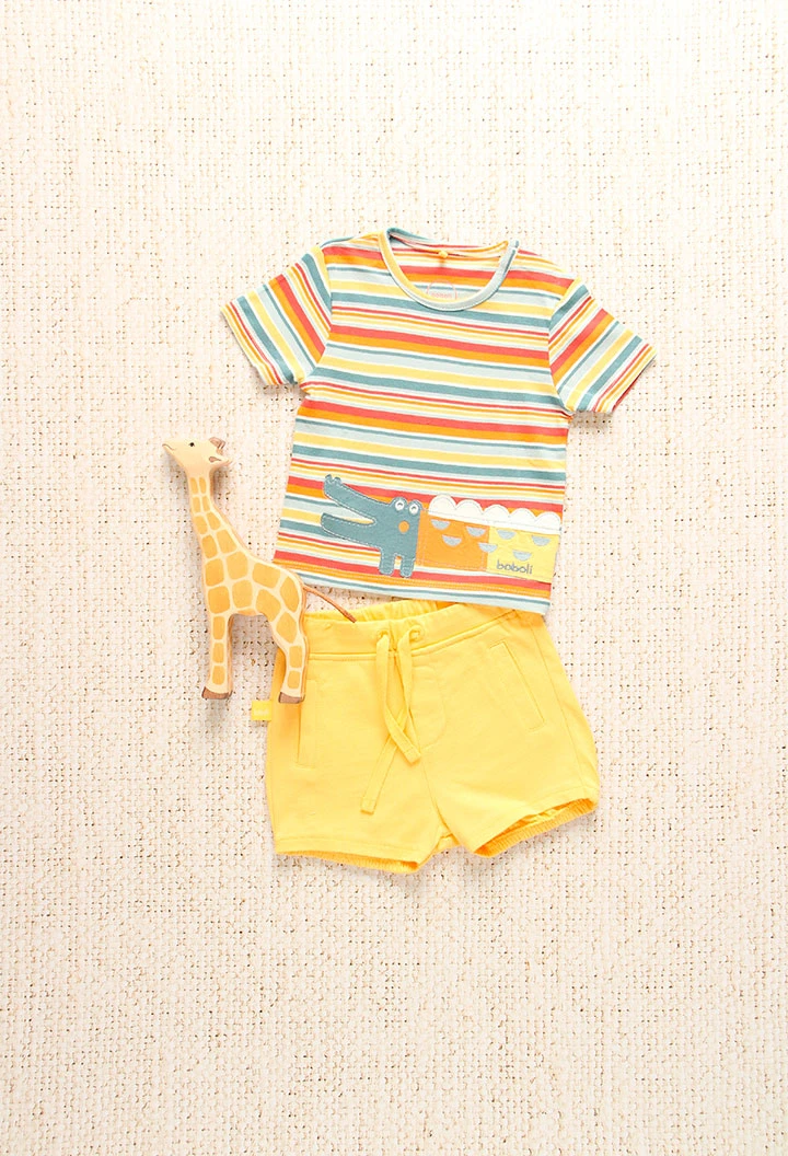 Set aus Strick-T-Shirt für Jungen in Gelb mit Streifenmuster und Krokodil.