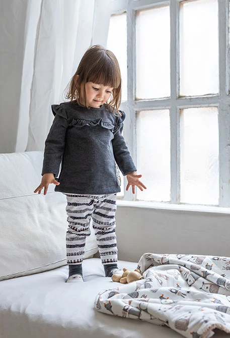 Conjunto bebé de malha cinza escuro