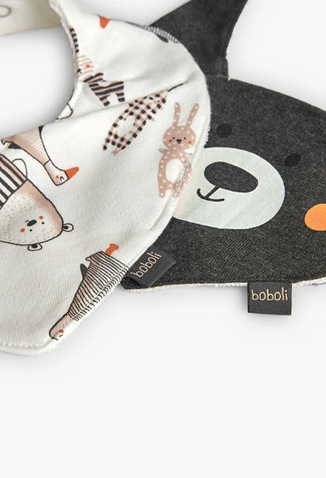 Baby bib with knitted animals