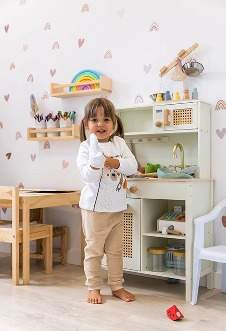 Babyset aus Strick mit weißem Bärenmotiv