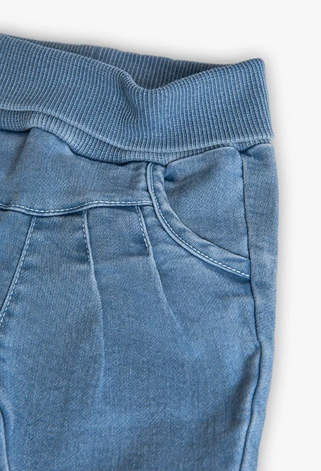 Conjunto de camiseta y pantalón de punto para bebé niña en color blanco