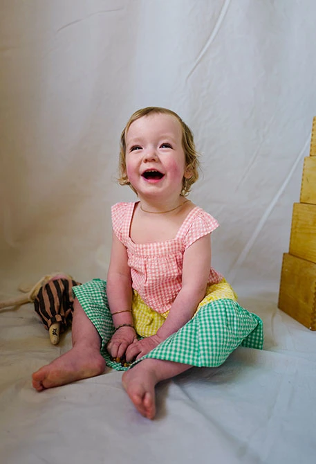 Vestido de popelina para bebé menina com design de xadrez em multicolor.