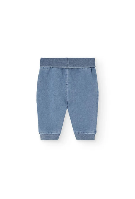 Set di maglietta e pantaloni in maglia per neonato di colore bianco.