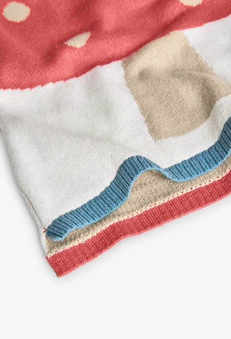 Ensemble bébé en tricot bleu avec des champignons