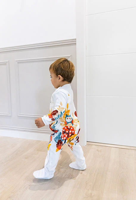 Pelele bebé de punto blanco con animales