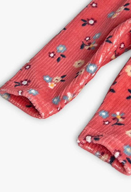 Weißes Strickset für Babys mit Blumen