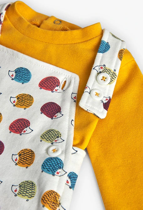 Gelbes Babykleidungsset mit Tieren