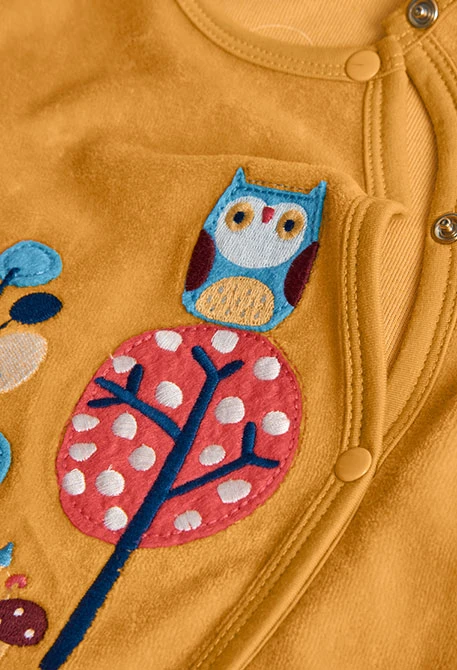 Gelber Baby-Overall aus Samt mit Tieren