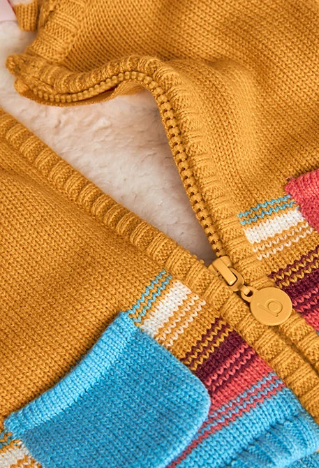 Gelbe Babyjacke mit Streifen