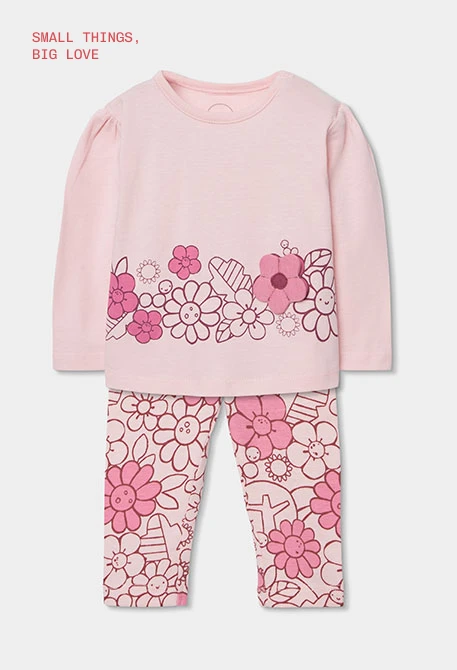Babyset aus rosa Baumwollstrick