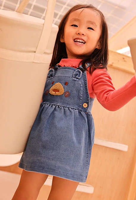 Completo in maglia denim neonata rosso con ricamo di orso