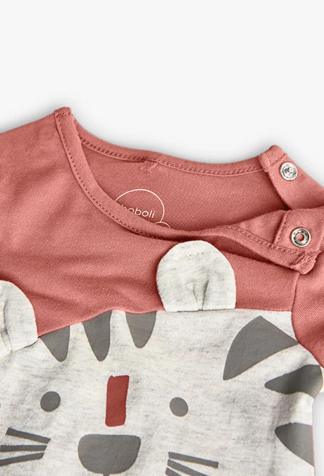 Tutina corta in maglia per bebé di colore arancione.