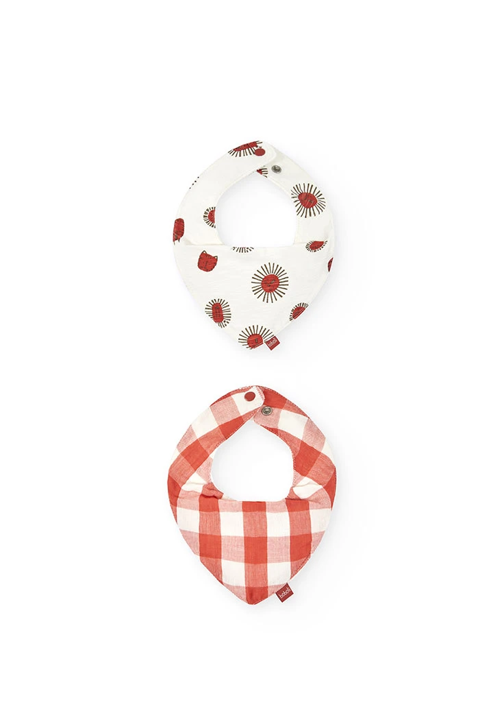Pack de 2 bavoirs en maille pour bébé de couleur rouge avec un motif à carreaux.