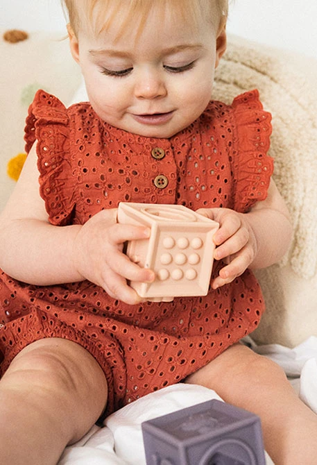 Bodysuit for baby girl in orange with embroidery