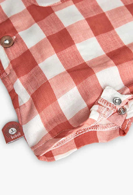 Conjunto combinado de malha para bebé menino em laranja e branco com design de xadrez.