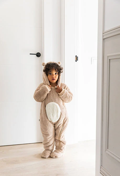 Barboteuse en tricot beige pour bébé