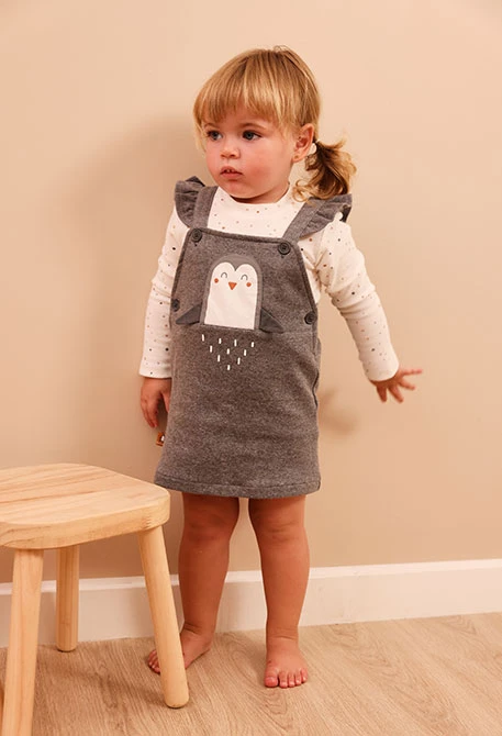 Conjunto punto bebé niña gris vigoré con pingüino