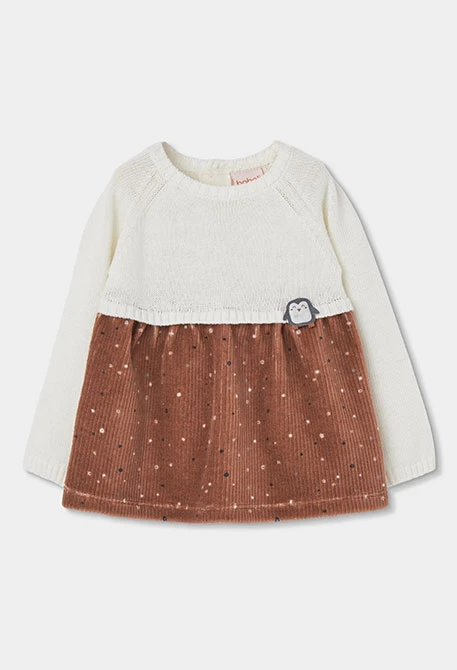 Vestido punto blanco combinado con pingüino