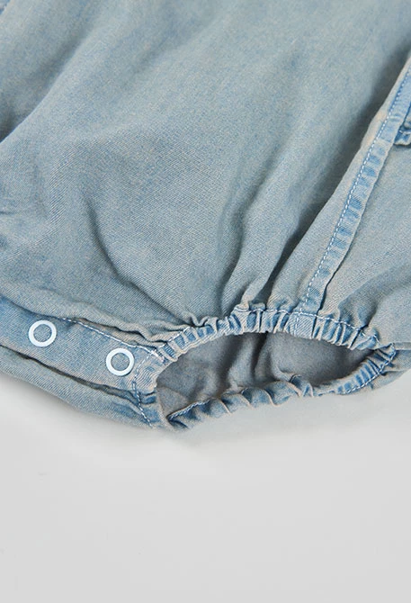Baby-Set aus Body und Latzhose aus Denim