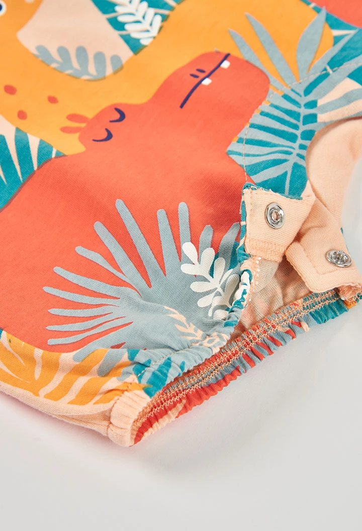 Baby-Strampler aus beige Baumwolle.