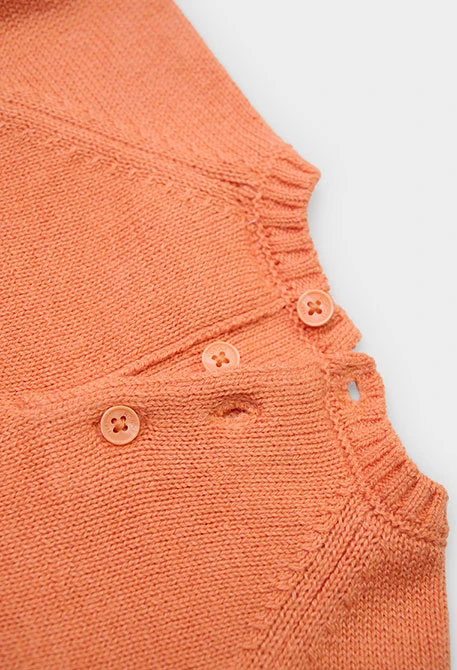 Vestido laranja estampado com animais da floresta