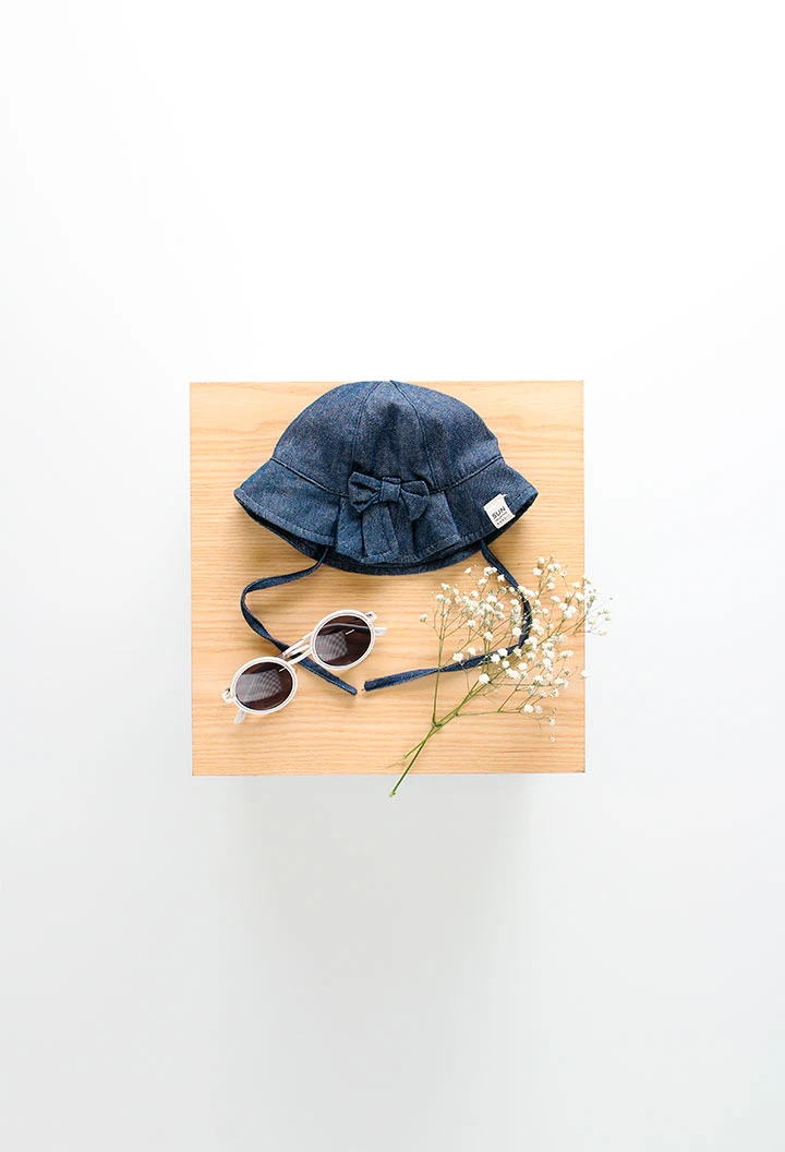 Capell de teixit amb llaç de nadó blau