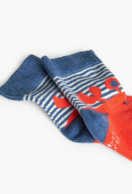 Babypack mit Stricksocken in Blau