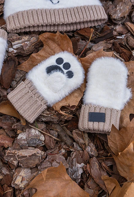 Babyhandschuhe aus weißem Plüsch