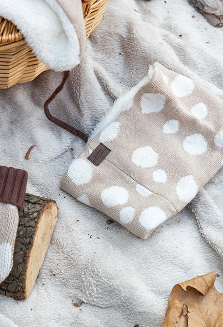 Brauner Strickschal für Baby