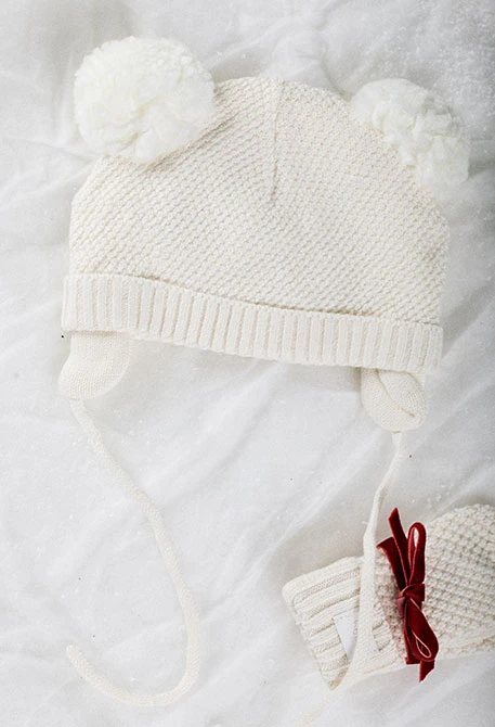 Gorro bebé branco com pompons