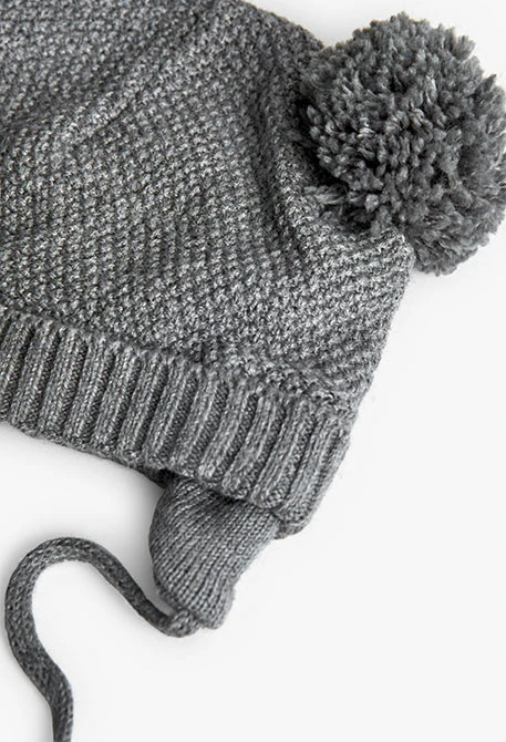 Capell nadó gris amb pompons