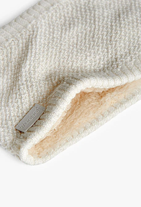 Weiße Strickschal für Babys